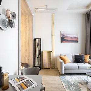 White Boat Gold Apartment